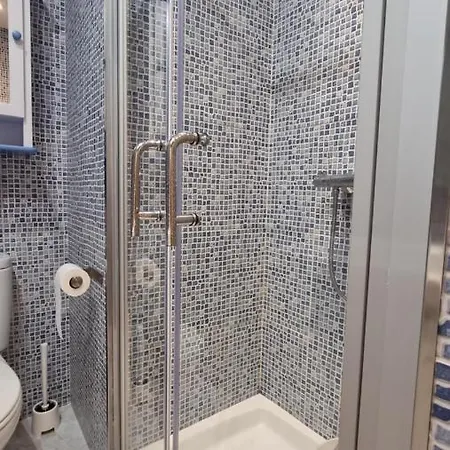 Appartamento 2 Bed Flat - Sleeps 6 - Pets - Pool - Parking *