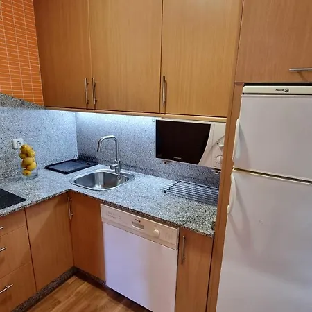 2 Bed Flat - Sleeps 6 - Pets - Pool - Parking Vilagarcia de Arousa