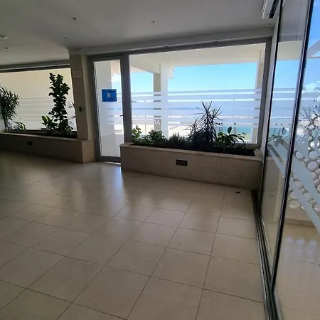 2 Bed Flat - Sleeps 6 - Pets - Pool - Parking Apartament Vilagarcia de Arousa