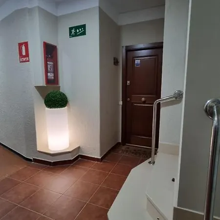 2 Bed Flat - Sleeps 6 - Pets - Pool - Parking Apartament