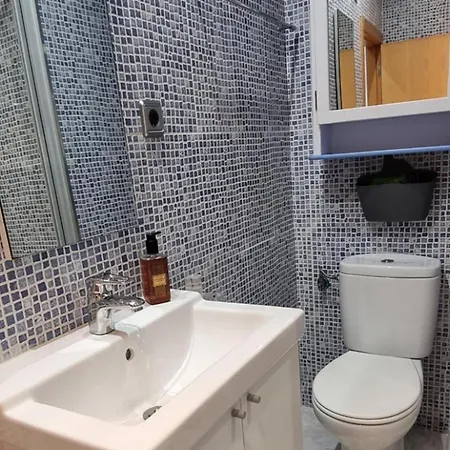 2 Bed Flat - Sleeps 6 - Pets - Pool - Parking Appartamento Vilagarcia de Arousa