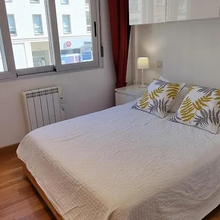 2 Bed Flat - Sleeps 6 - Pets - Pool - Parking Appartamento Vilagarcia de Arousa