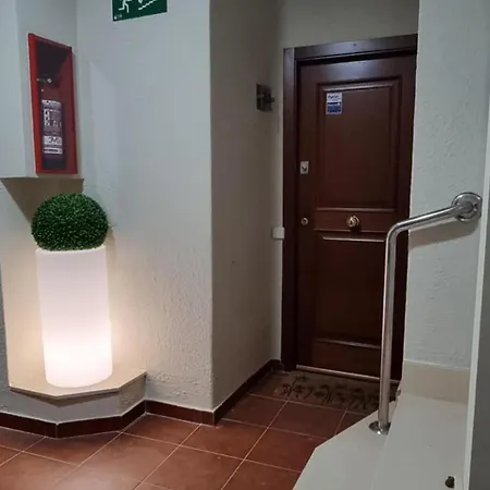 Appartamento 2 Bed Flat - Sleeps 6 - Pets - Pool - Parking